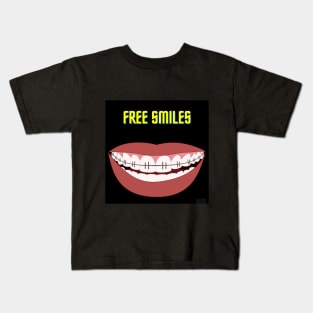 free smiles Kids T-Shirt